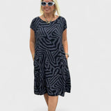 Nelia - Letnia sukienka z okrągłym dekoltem i pięknym wzorem