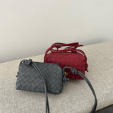 Janna | Kompaktowa torebka na ramię pleciona na co dzień