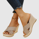 Nives - Eleganckie sandały na koturnie