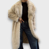 Liviane – Długi płaszcz z syntetycznego futra o couture flair